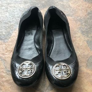 Tory Burch Caroline Flat in Patent Black Leather